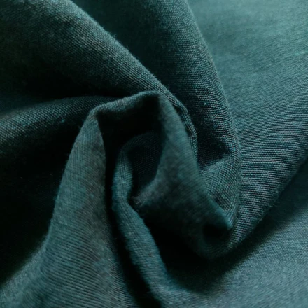 نمای نزدیک از پارچه شلوار راحتی نخی تابستانی سبز مردانه